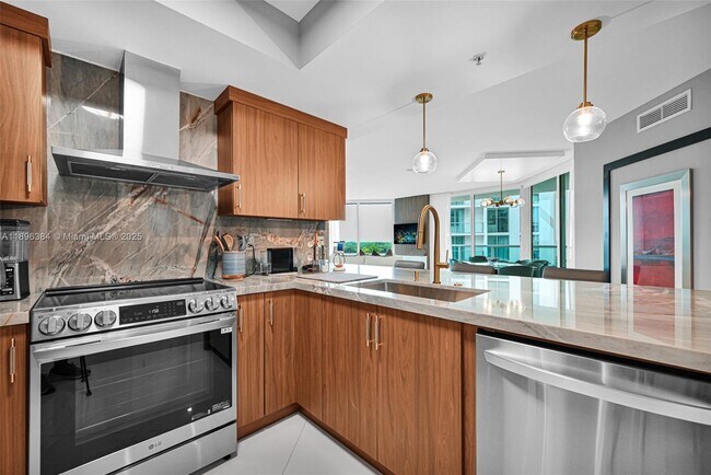 Building Photo - 250 Sunny Isles Blvd
