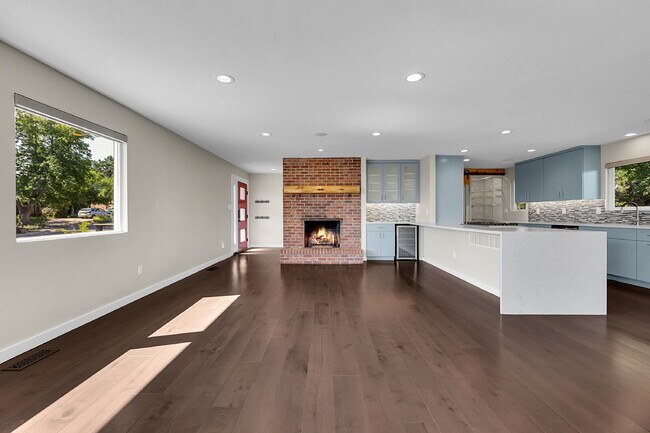 Building Photo - $3,750, 4-Bed, 3-Bath Updated Home in Mani...