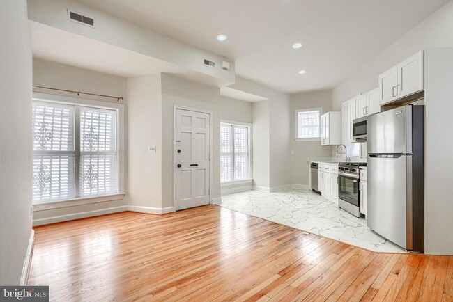 Building Photo - 698 Washington Blvd