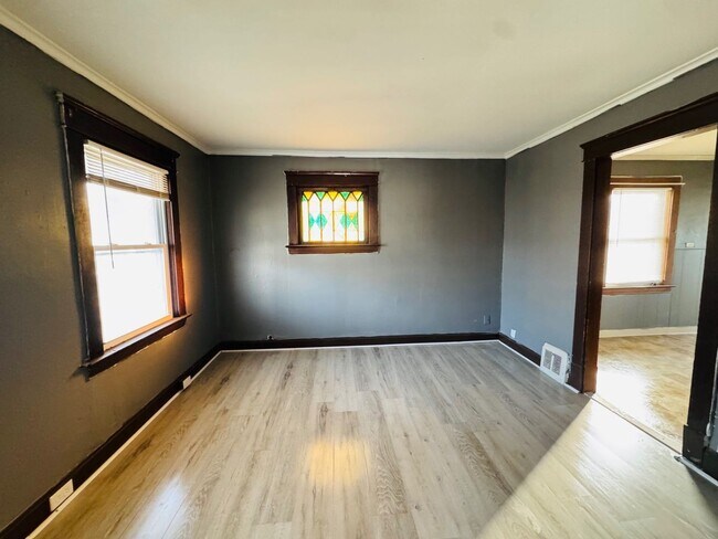 Foto del edificio - 2816 E 125th St