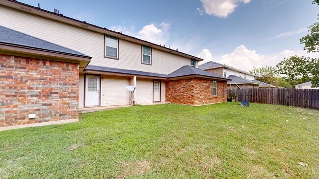 Foto del edificio - ONLY $995 FOR THIS COZY BEAUTY!