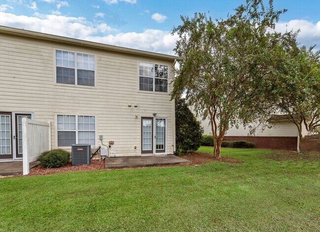 Foto del edificio - 3/2.5 Crestview Townhome with Community Po...