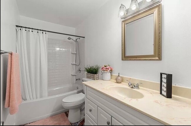 Building Photo - 610 Carillo Cir