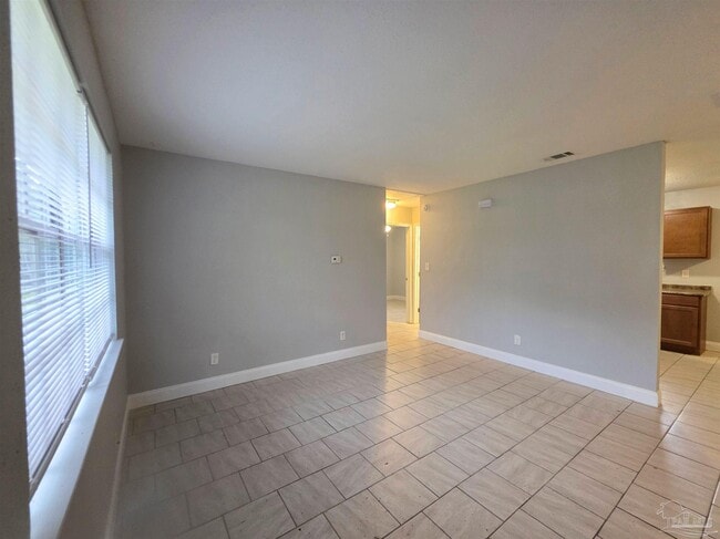 Building Photo - 6424 Dunbar Rd