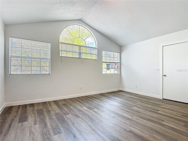 Foto del edificio - 2717 N Poinciana Blvd