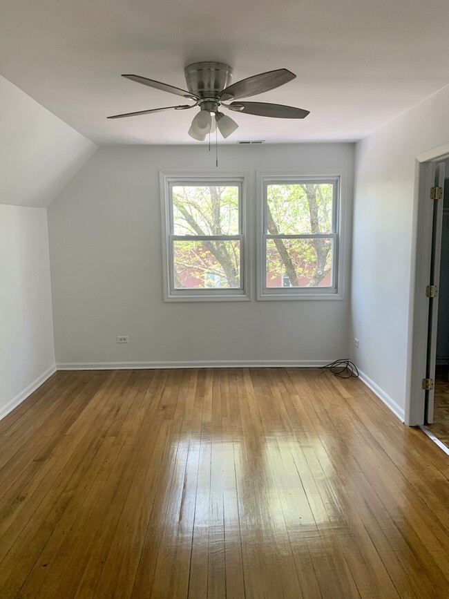 Building Photo - 3137 N Hoyne Ave