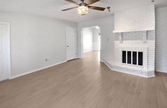 Foto del edificio - 1405 Rosewood Ave