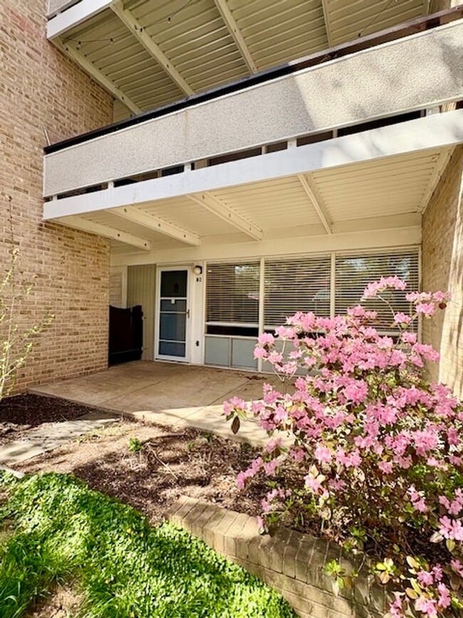 Building Photo - 7547 Spring Lake Dr