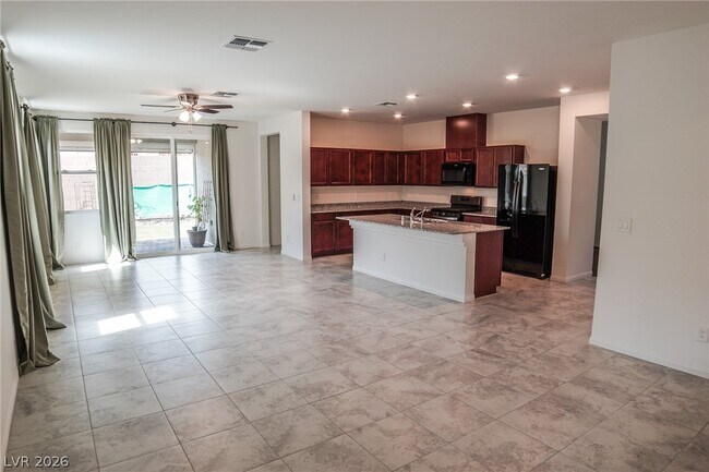 Foto del edificio - 1818 Vibrant Barn Ave