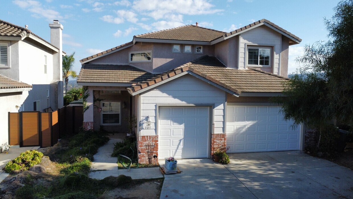 Foto principal - Beautiful 4 bed, 3 bath, 2,726 sqft House in Peaceful San Marcos Neighborhood - Available NOW