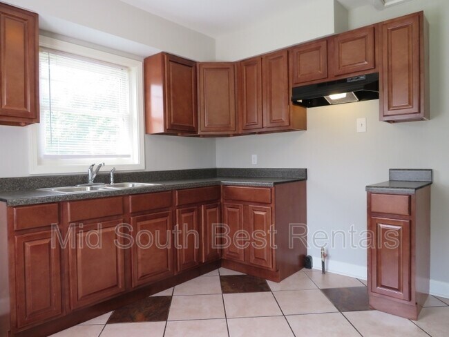 Foto del edificio - 420 Bonita Dr