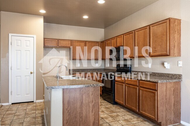 Foto del edificio - Large Beautiful Home in Coolidge w/ SOLAR