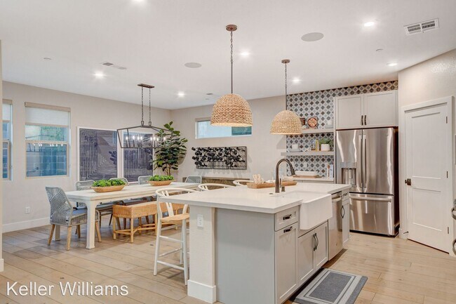 Building Photo - 4 br, 2.5 bath House - 3209 Vittoria Ave
