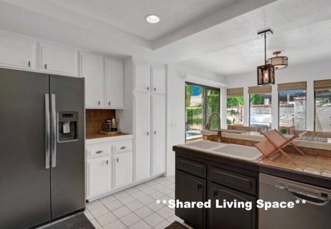 Building Photo - bedroom in Los Angeles CA 90048