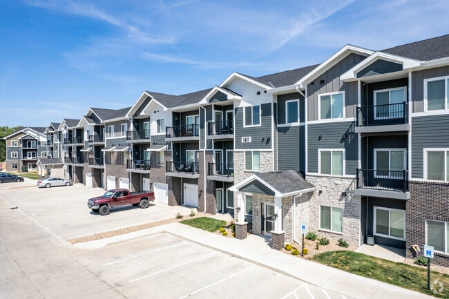 Building Photo - The 8801