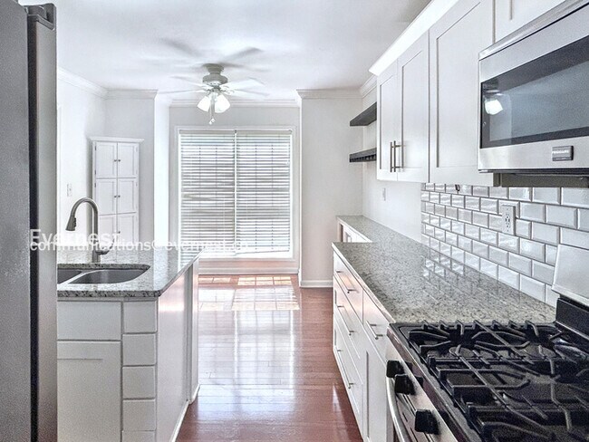 Building Photo - 1105 Lenox Way NE