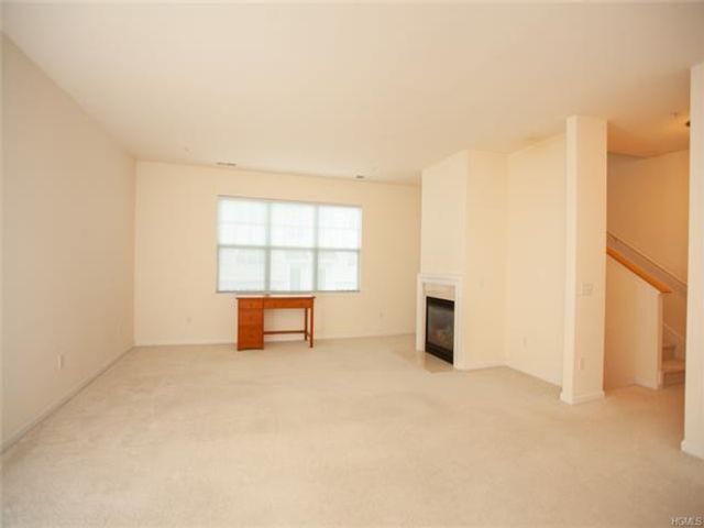 Foto del edificio - 99 Wood Lake Dr