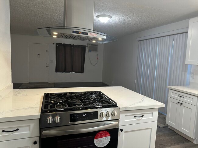 Building Photo - 244 S 10th St