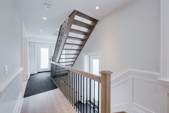 Building Photo - 50 Thursfield Crescent