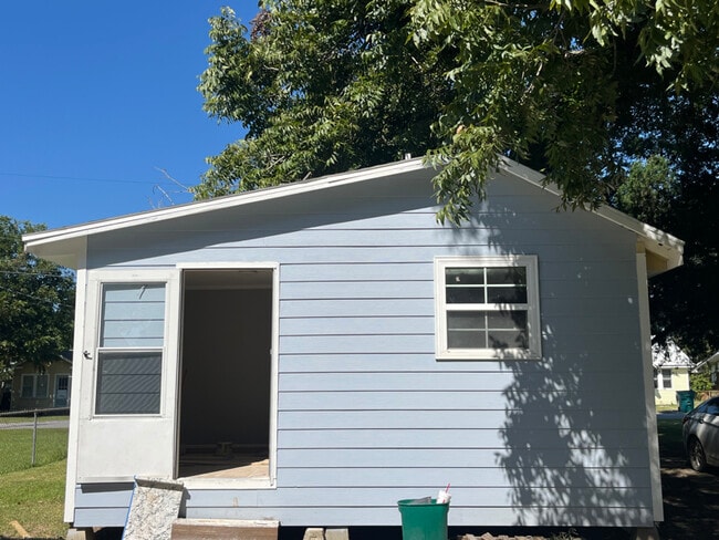 Building Photo - 309 Laporte St