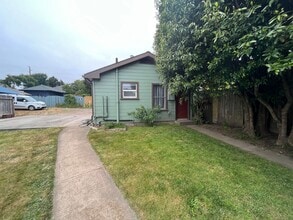 Building Photo - 2211 Spring St