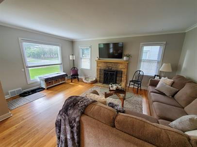 Building Photo - "Charming 4-Bed Oasis on Dakota Avenue: Spacious Living with 2 Full Baths in St. Louis Park!"