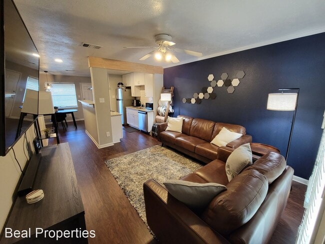 Building Photo - 2 br, 1.5 bath House - 1411 Airline Drive ...