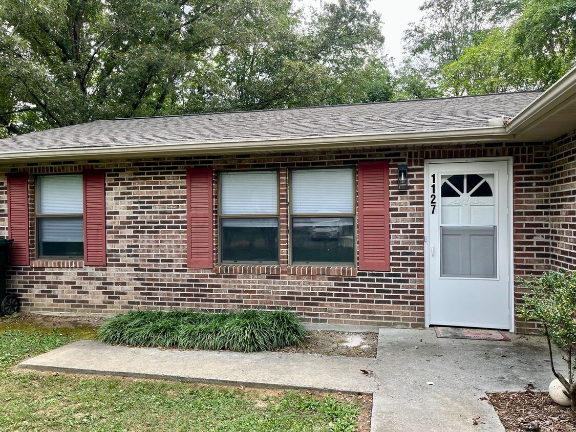 Primary Photo - 1127 Tramel Rd