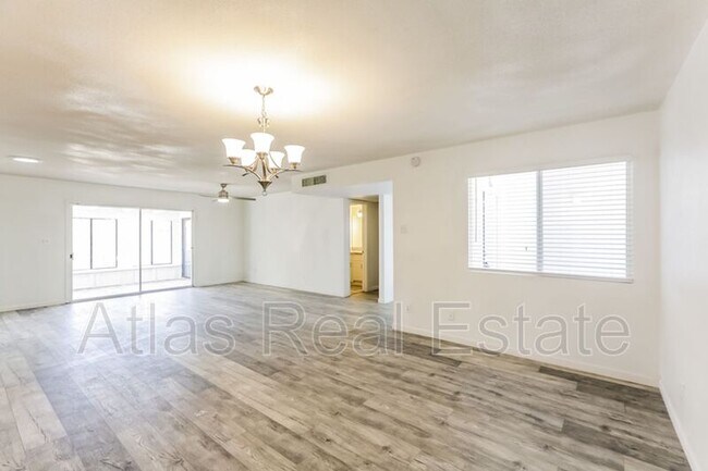 Building Photo - 4635 W Laurel Ln