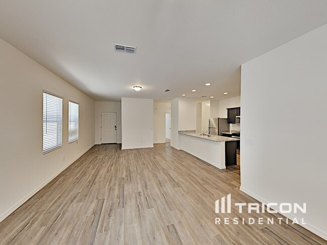 Building Photo - 4627 W Saddlebush Way
