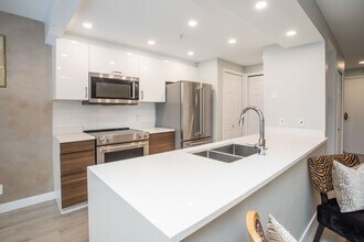 Building Photo - 1228 Marinaside Crescent