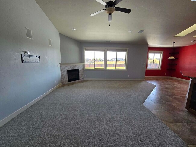 Building Photo - 3/4 Acre lot with Pool/Hot and Lawn Care I...