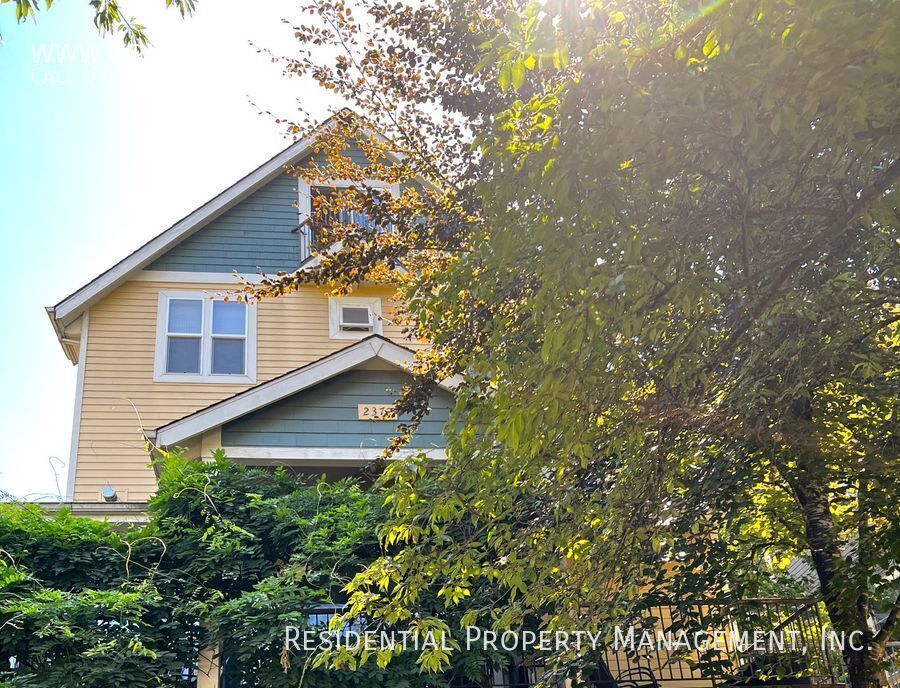 Primary Photo - Townhouse Condo in the Alphabet District w...