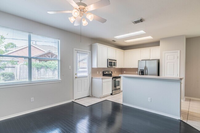 Building Photo - 5707 Vinemont Ln