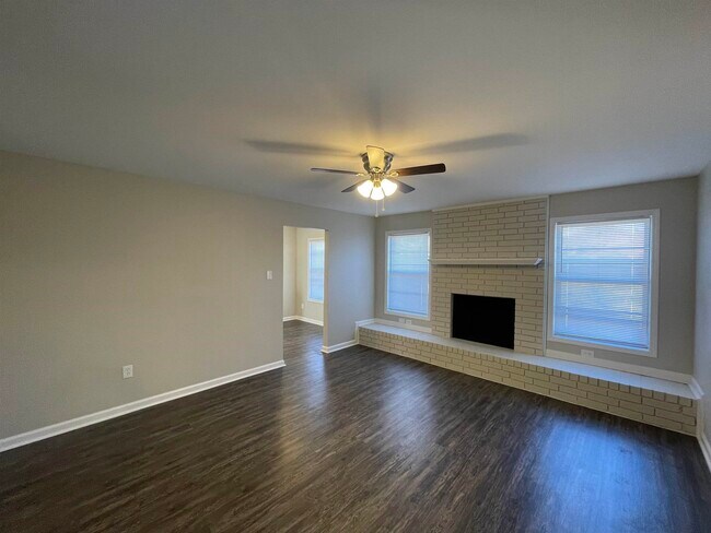 Building Photo - 5282 Queen Anne Dr