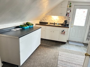 Building Photo - 103 Erie St SE