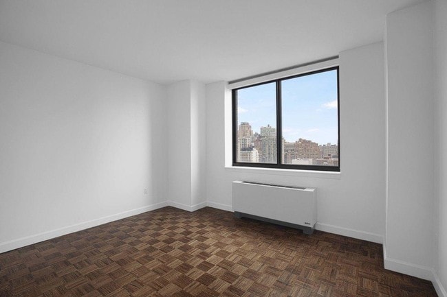 Building Photo - 400 West 43rd Street