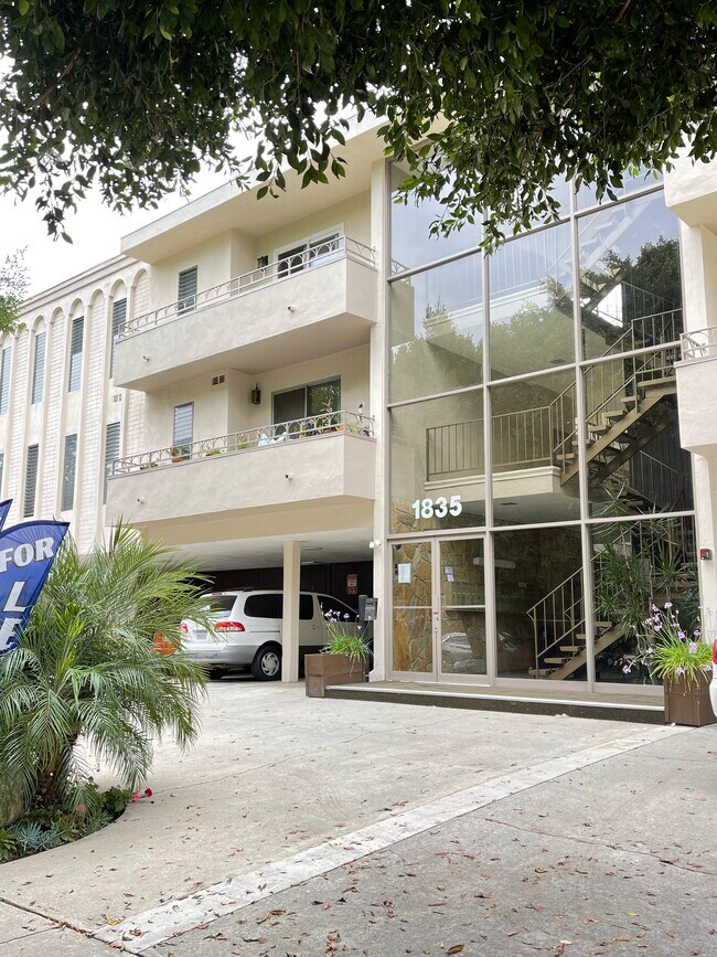 Foto del edificio - 1835 Camden Ave