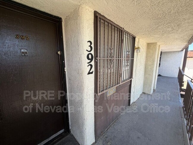 Foto del edificio - 1405 E Vegas Valley Dr