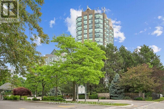 Photo du bâtiment - 2155 Burnhamthorpe Rd W