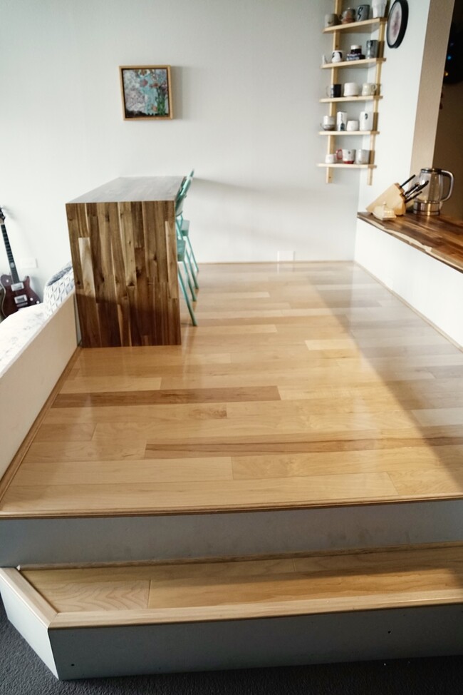 Raised dining area. - 1020 15th St