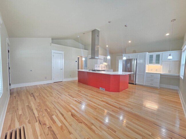 Building Photo - $2,600 - 3 Bed / 2 Bath Beautiful Craftsman Home by Manito Park