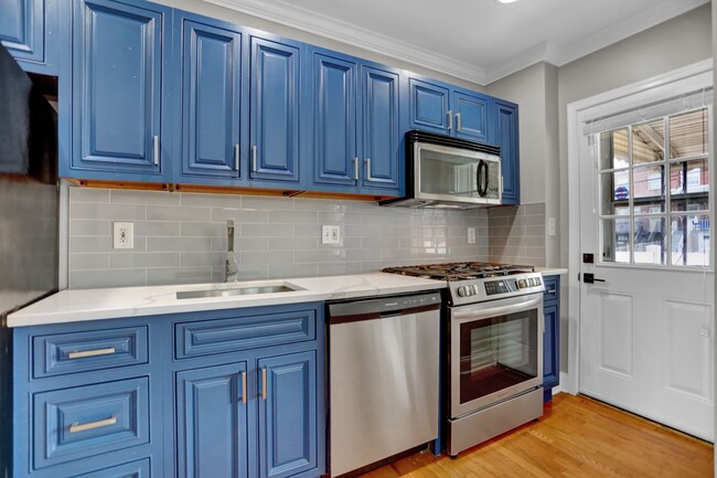 Building Photo - Charming Renovated Row House in Baltimore,...