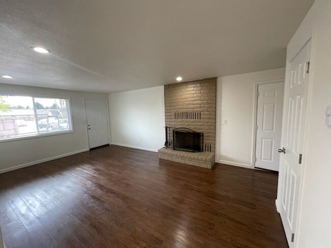 Building Photo - Ready Now! Freshly Updated! 3 Bedroom Ranch Style Home