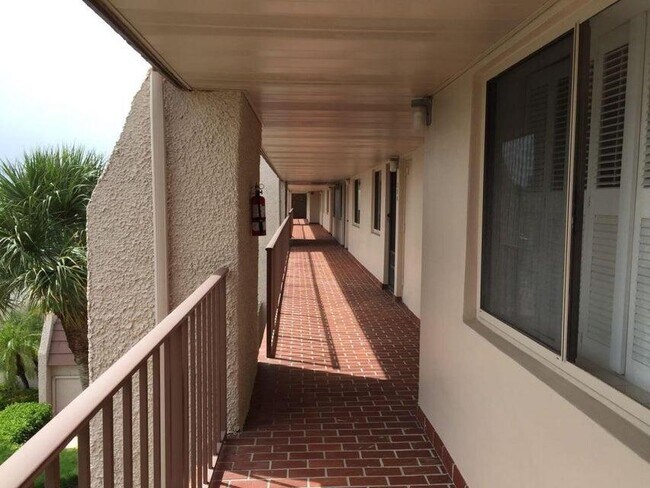 Foto del edificio - 4080 Tivoli Ct