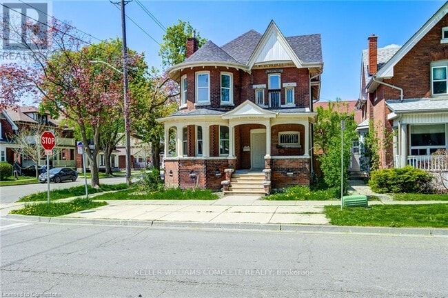 Building Photo - 200 Park Ave