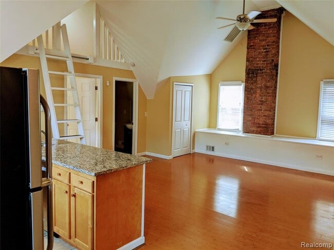 Building Photo - 4759 Trumbull St