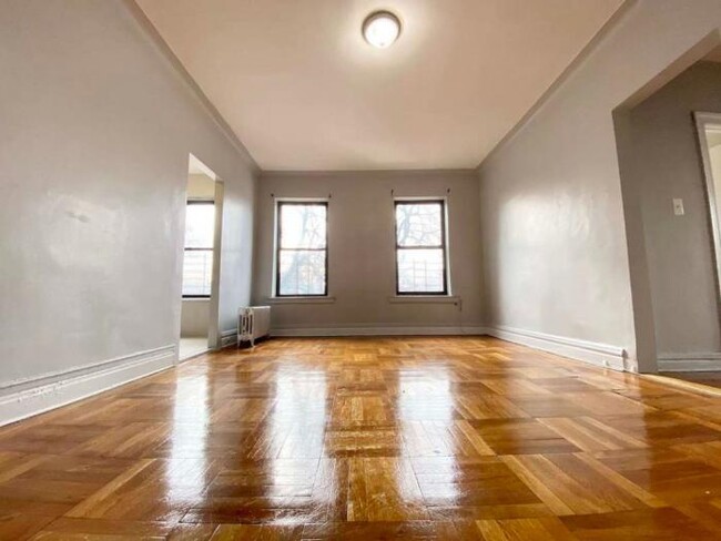 Foto del edificio - 2 bedroom in BRONX NY 10467