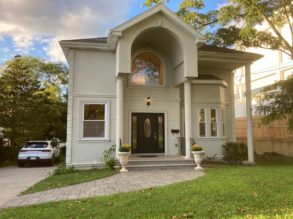 Primary Photo - 16 Arleigh Dr