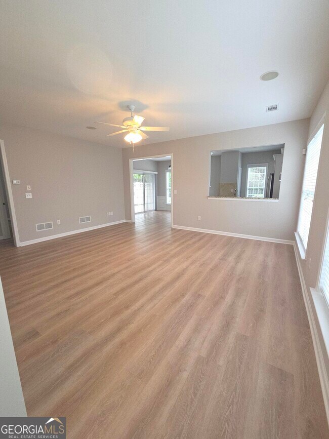 Foto del edificio - 6105 Longleaf Dr